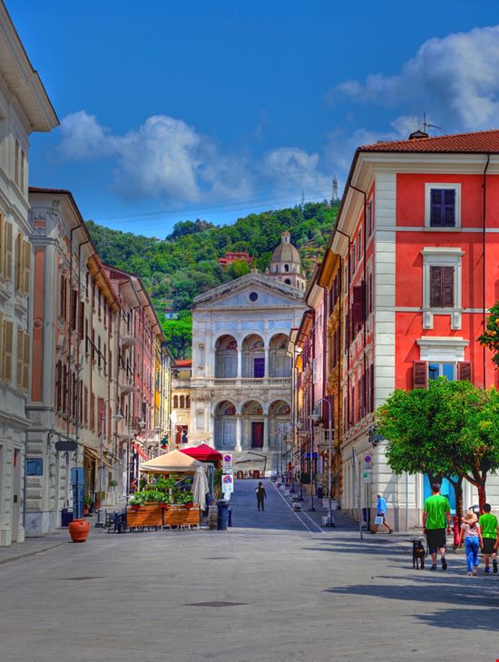 Massa Carrara Massa Carrara maudanros - Shutterstock.com 