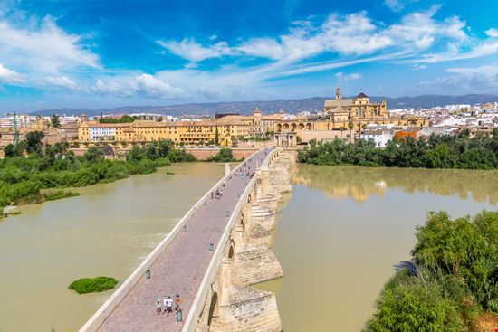 Ponte romano Ponte romano S-F - Shutterstock.com 