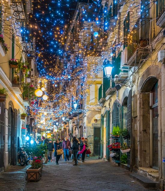 Salerno Luci d'Artista Salerno Luci d'Artista Stefano_Valeri / Shutterstock.com 