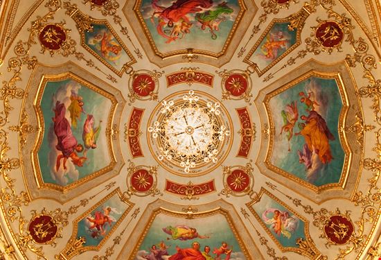 Teatro Municipale Romolo Valli Teatro Municipale Romolo Valli Pinosub - Shutterstock.com 
