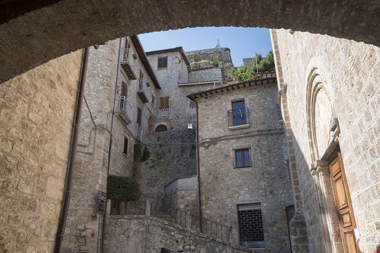 Civitella del Tronto Civitella del Tronto Claudio Giovanni Colombo - Shutterstock.com 