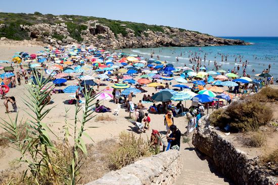 Baia di Calamosche Baia di Calamosche Alfio Finocchiaro / Shutterstock.com 