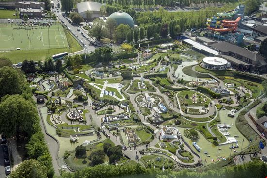 Mini-Europe Mini-Europe Dmitry Kolchinski / Shutterstock.com 