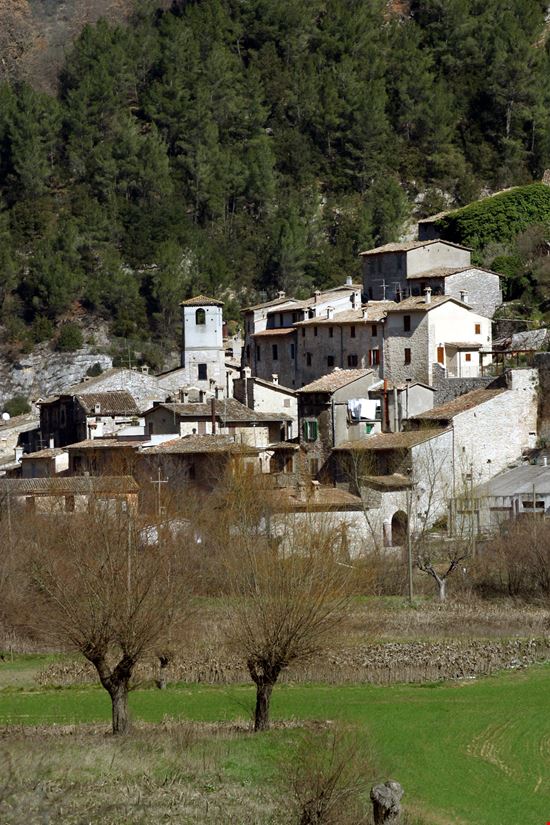 Scheggino Il borgo sul fiume stock.adobe.com 