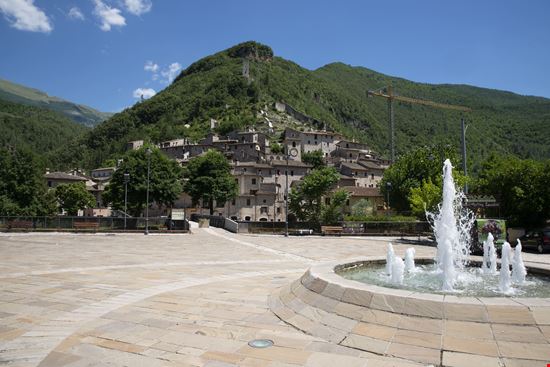 Scheggino Il borgo sul fiume stock.adobe.com 