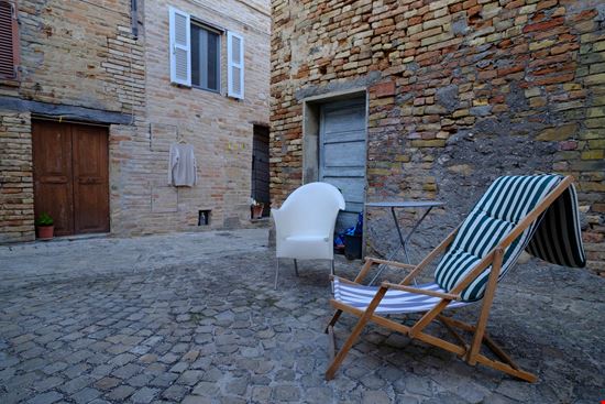 Moresco Il borgo di Moresco stock.adobe.com 