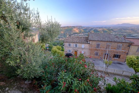 Moresco Il borgo di Moresco stock.adobe.com 