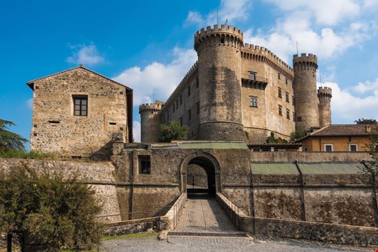 Castello Orsini-Odescalchi Castello Orsini-Odescalchi mekcar / Shutterstock.com 