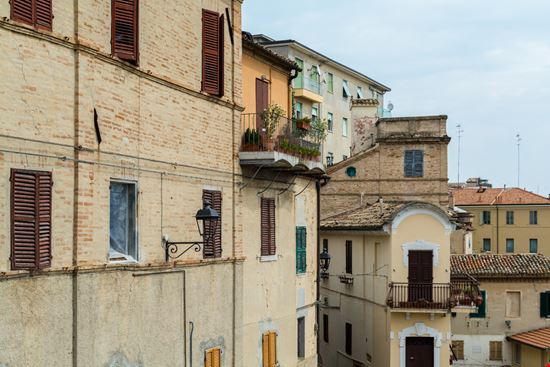 Osimo Osimo andrixph - Shutterstock.com 