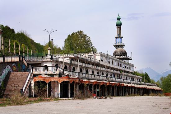 Consonno Consonno Di Alessandro Di Filippo - Shutterstock.com 