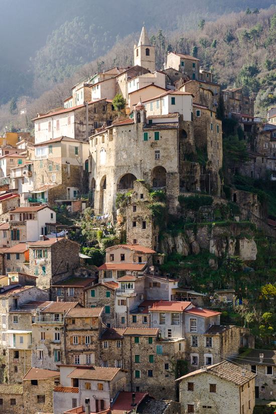 Ceriana Scatti e scorci del borgo Fabio Lotti - Shutterstock.com 