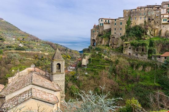 Ceriana Scatti e scorci del borgo Fabio Lotti - Shutterstock.com 