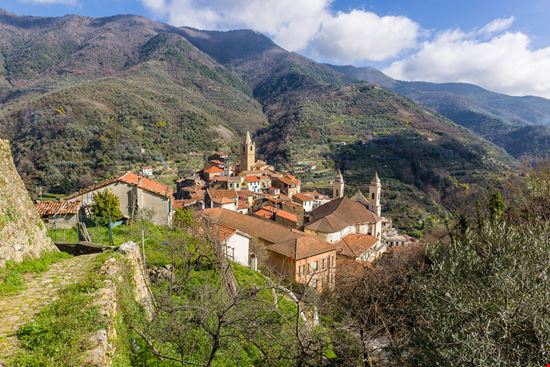 Ceriana Scatti e scorci del borgo Fabio Lotti - Shutterstock.com 