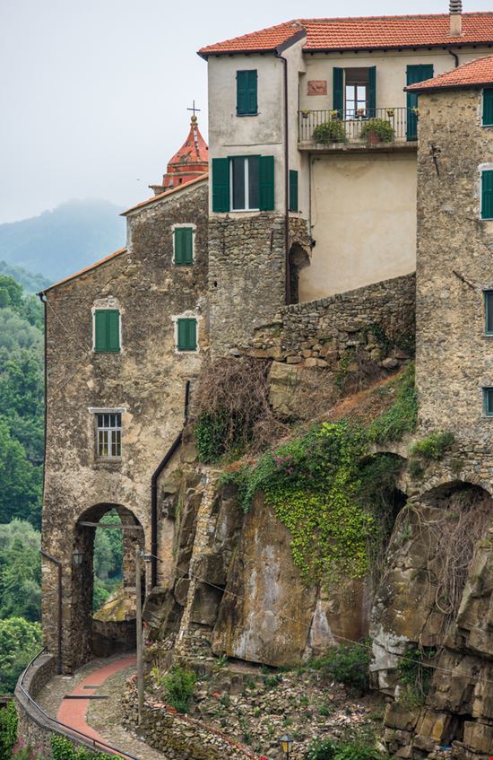 Ceriana Scatti e scorci del borgo 54115341 - Shutterstock.com 