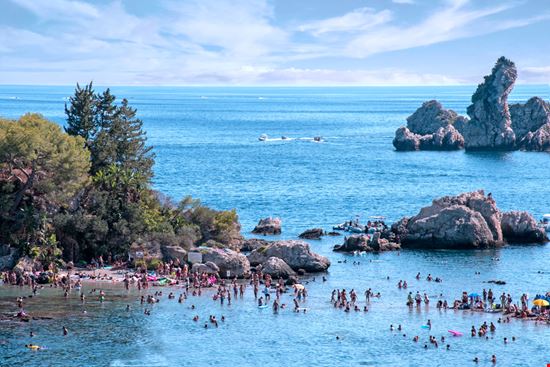 Isola Bella Il gioiello di Taormina redpepperfactory / Shutterstock.com 