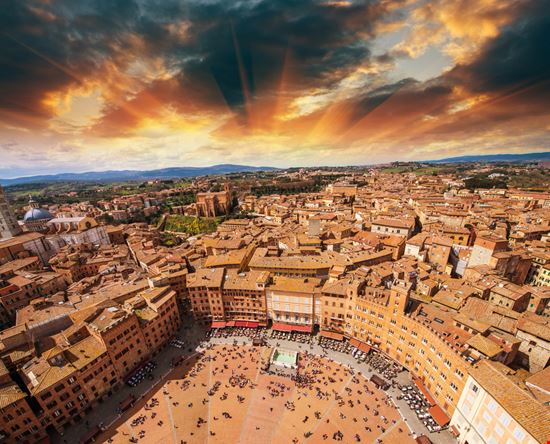 Piazza del Campo Siena pisaphotography - Shutterstock.com 