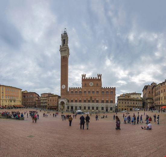 Piazza del Campo Siena Karasev Victor / Shutterstock.com 