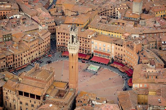 Piazza del Campo Siena stefano marinari - Shutterstock.com 