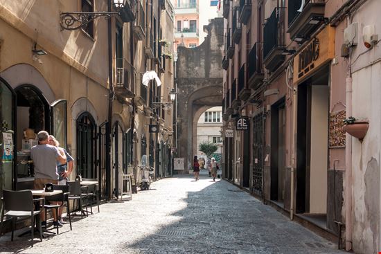 Salerno Il centro storico Takashi Images / Shutterstock.com 