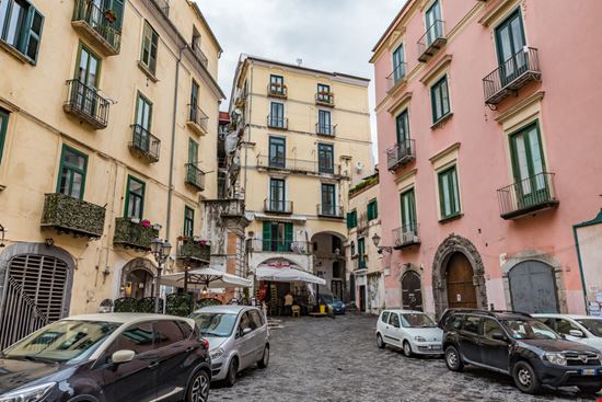 Salerno Il centro storico Takashi Images / Shutterstock.com 