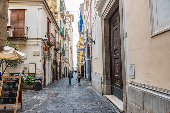 Salerno Il centro storico Takashi Images / Shutterstock.com 