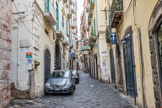 Salerno Il centro storico Takashi Images / Shutterstock.com 