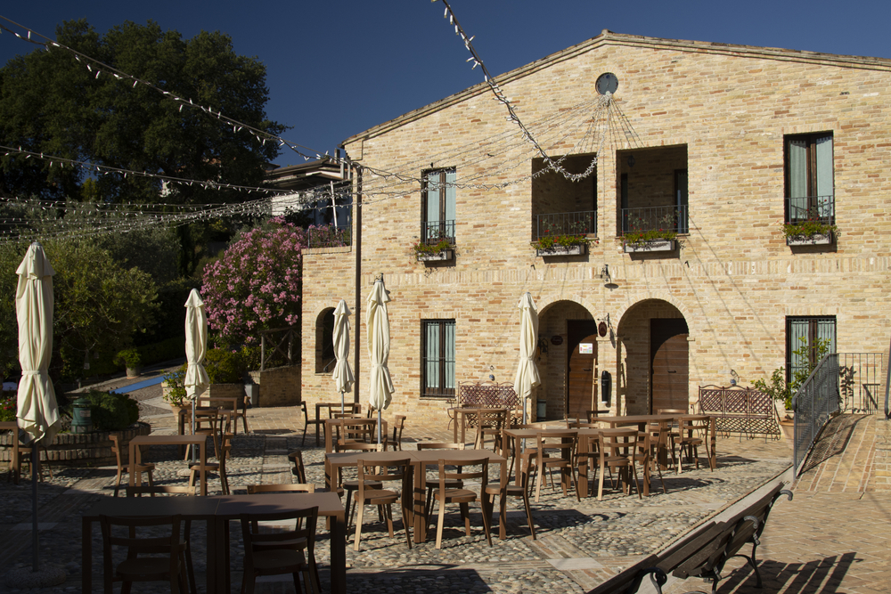 Hai mai sentito parlare del borgo dei 5 colli? Ecco dove si trova l'unico borgo dei '100 buchi' del centro Italia