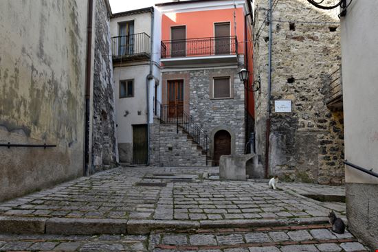 Civitanova del Sannio Angoli, strade e case del borgo Giambattista Lazazzera - Shutterstock.com 