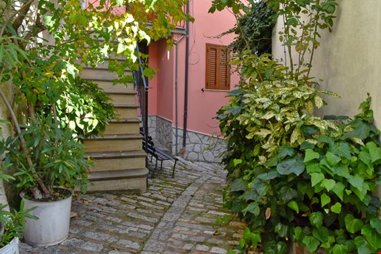 Civitanova del Sannio Angoli, strade e case del borgo Giambattista Lazazzera - Shutterstock.com 