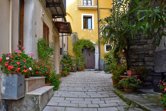 Civitanova del Sannio Angoli, strade e case del borgo Giambattista Lazazzera / Shutterstock.com 
