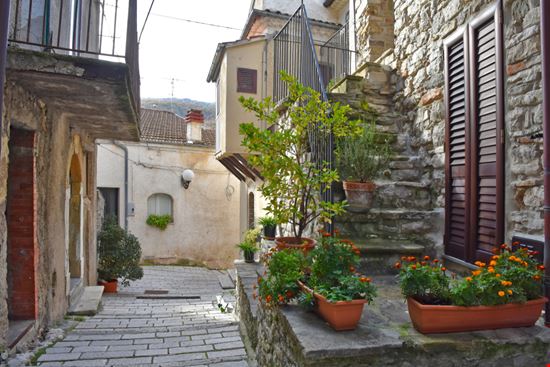 Civitanova del Sannio Angoli, strade e case del borgo Giambattista Lazazzera / Shutterstock.com 