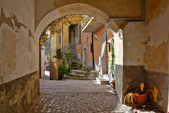 Civitanova del Sannio Angoli, strade e case del borgo Giambattista Lazazzera / Shutterstock.com 