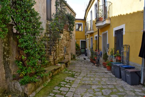Civitanova del Sannio Angoli, strade e case del borgo Giambattista Lazazzera / Shutterstock.com 