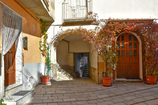 Civitanova del Sannio Angoli, strade e case del borgo Giambattista Lazazzera / Shutterstock.com 