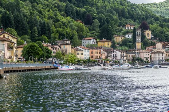 Porto Ceresio una finestra sulla Svizzera AlePana / Shutterstock.com 