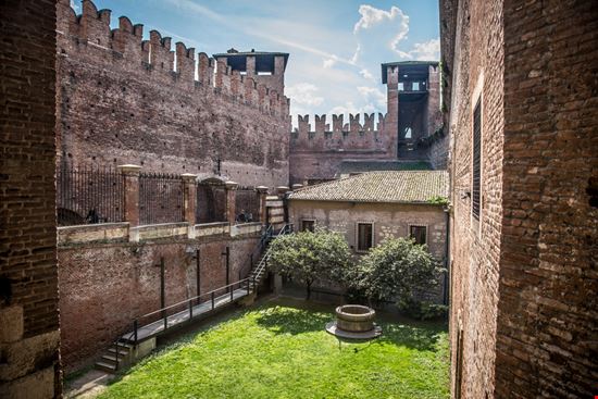 Verona Castelvecchio Ilia Baksheev / Shutterstock.com 