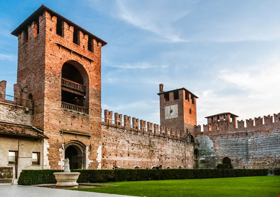 Verona Castelvecchio David Ionut / Shutterstock.com 
