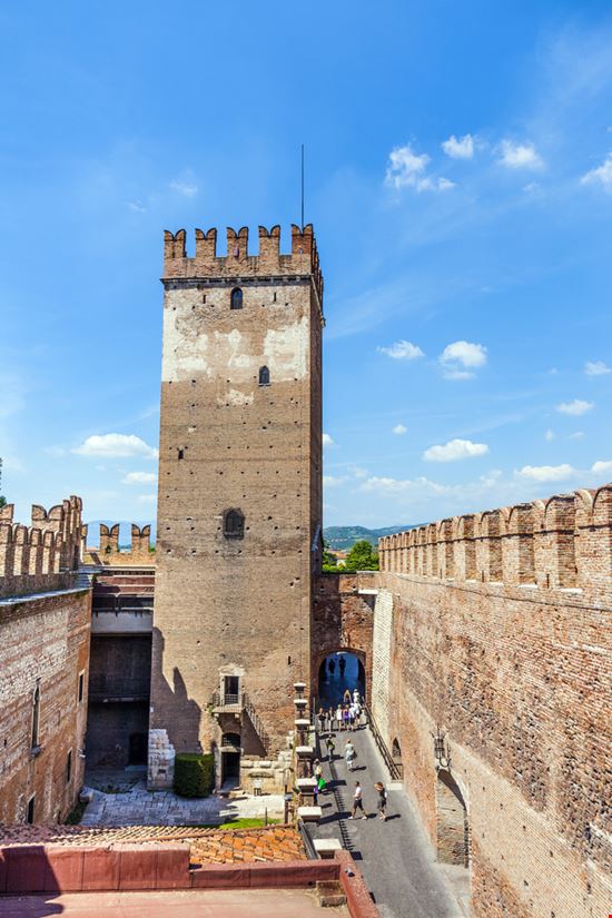 Verona Castelvecchio travelview / Shutterstock.com 