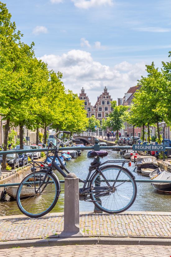 Haarlem La città sui canali a due passi da Amsterdam INTREEGUE Photography / Shutterstock.com 