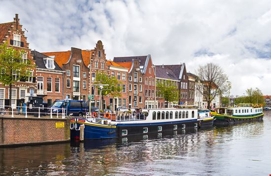 Haarlem La città sui canali a due passi da Amsterdam Olgysha / Shutterstock.com 
