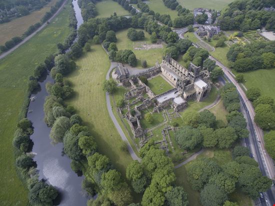 Kirkstall Abbey Kirkstall Abbey Jurgita Batuleviciene - Shutterstock.com 