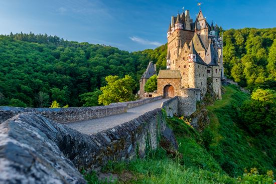 Castello di Eltz Castello di Eltz haveseen - Shutterstock.com 
