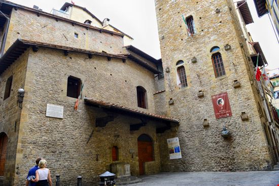 Casa di Dante Casa di Dante Bobica10 / Shutterstock.com 