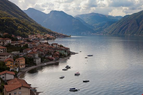 Lezzeno Lezzeno fotozambra - Istockphoto.com 