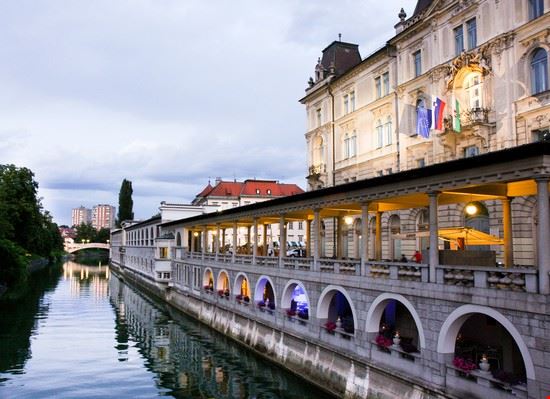 Lungofiume Lungofiume Benjamin Kralj - www.shutterstock.com Benjamin Kralj
