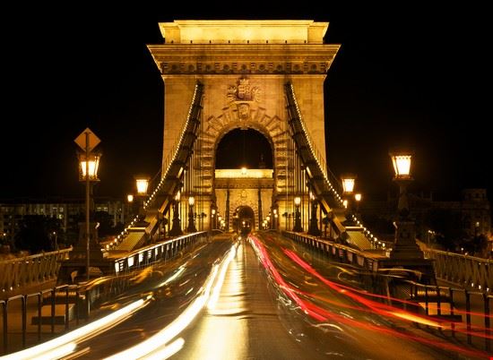 Ponte delle Catene Budapest Barakaphoto - www.shutterstock.com Barakaphoto