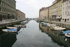 Canale con barche