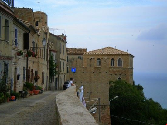 Torre di Palme La bellezza è colta in un attimo immenso e nel silenzio rimaniamo in contemplazione  