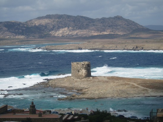 La torre della Pelosa sotto il maestrale