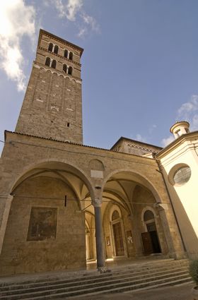 La Cattedrale con il portico